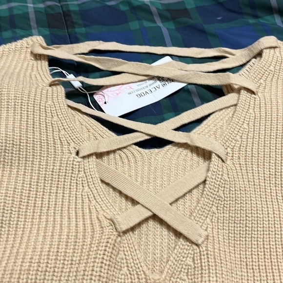 NWT  size Large sweater with vneck and vneck with criss-cross in the back - Picture 5 of 5